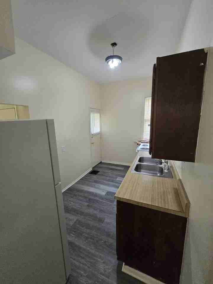 221 S Pleasant St #221C - Photo 5 of 8
