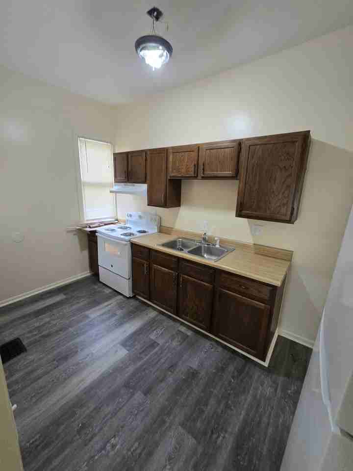 221 S Pleasant St #221C - Photo 6 of 8