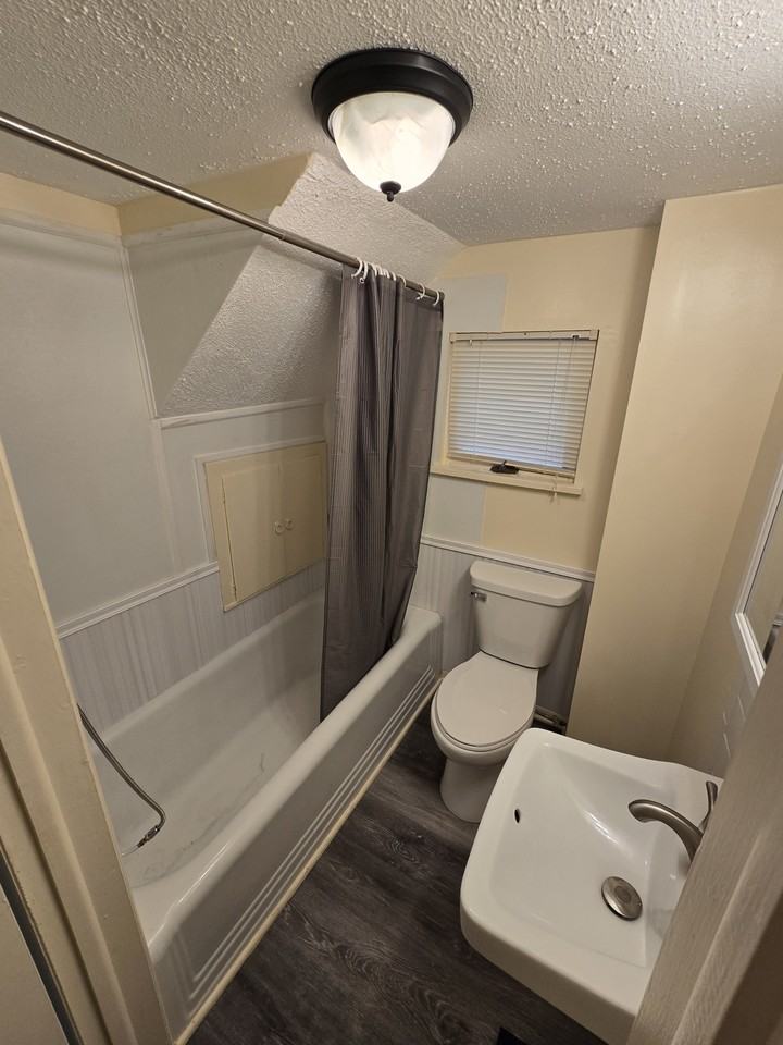 221 S Pleasant St #221C - Photo 7 of 8