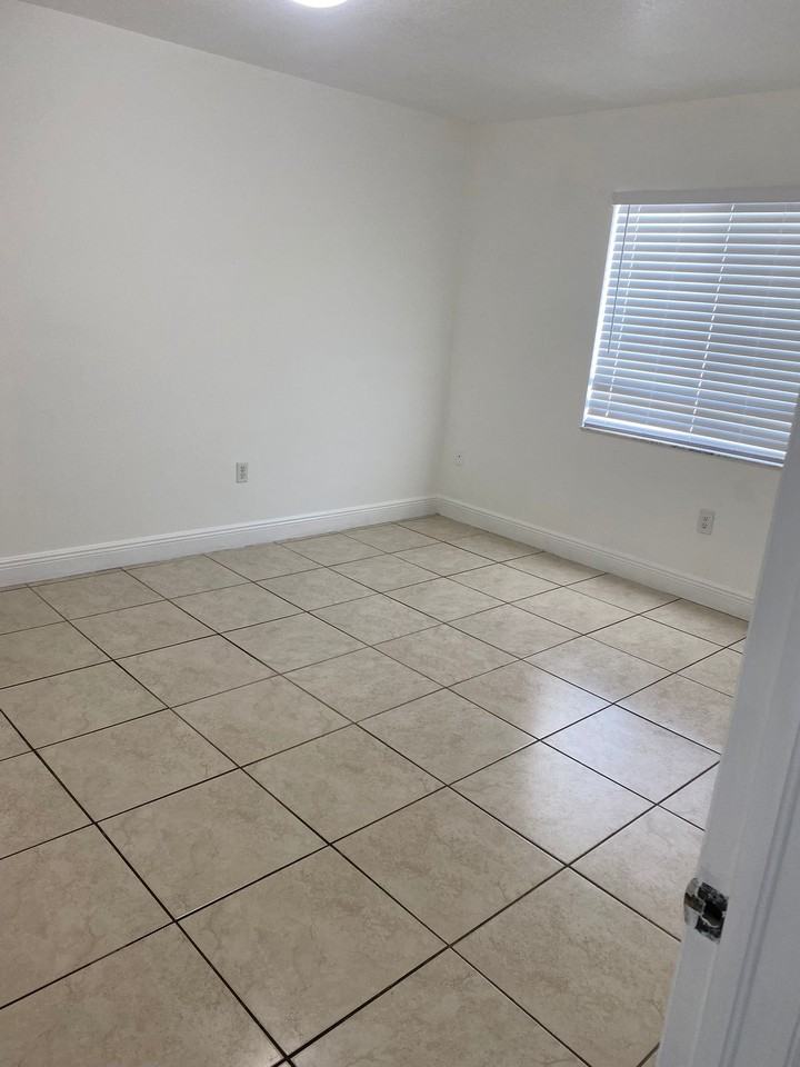 2413 W 78th St #2413-204 - Photo 4 of 21