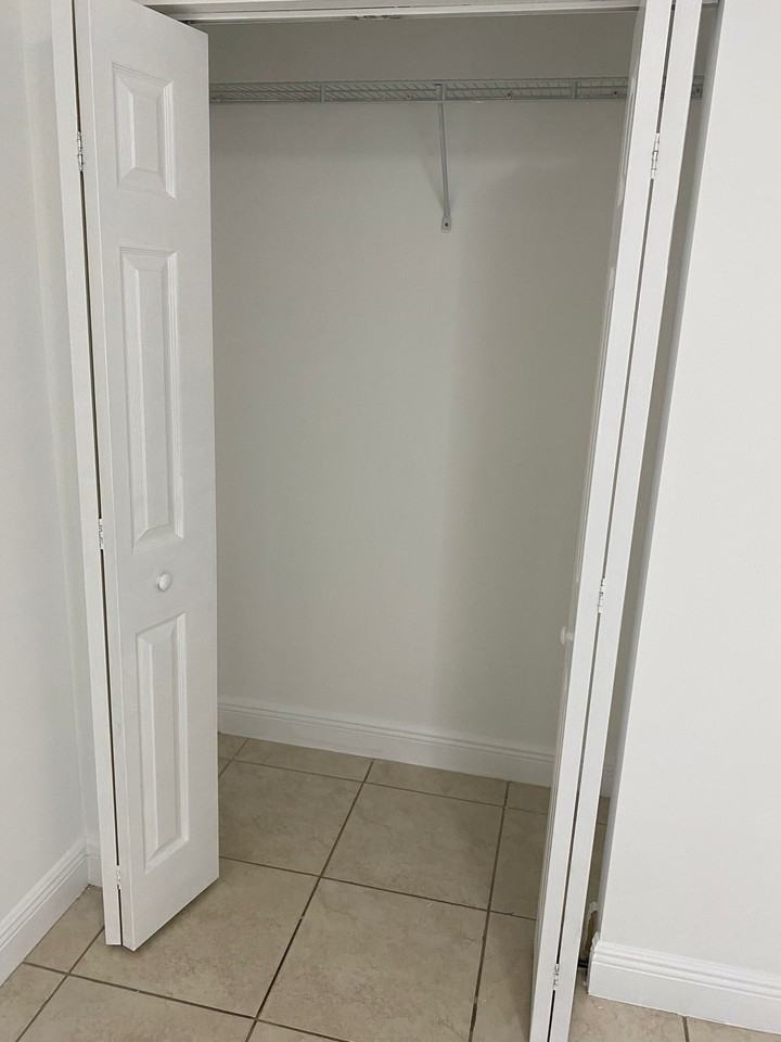 2413 W 78th St #2413-204 - Photo 5 of 21