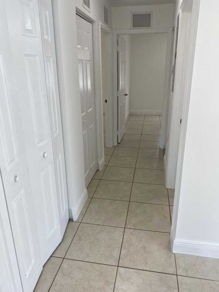 2413 W 78th St #2413-204 - Photo 7 of 21