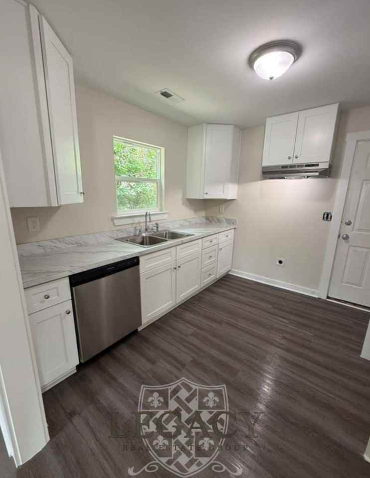 214 W Lokey Ave #1 - Photo 2 of 9