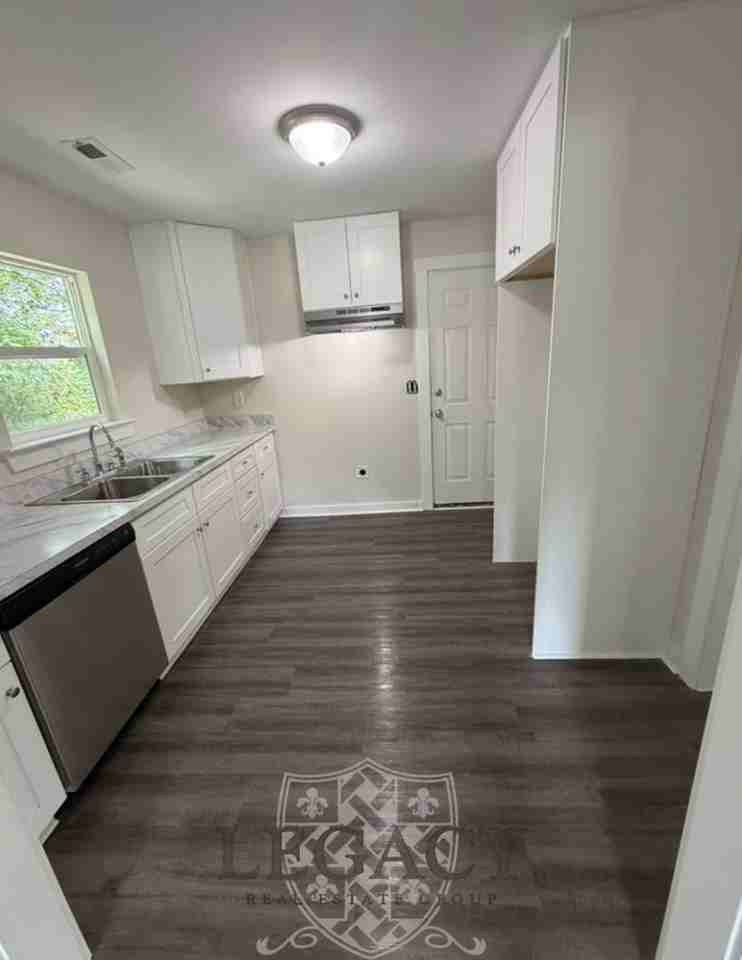 214 W Lokey Ave #1 - Photo 3 of 9