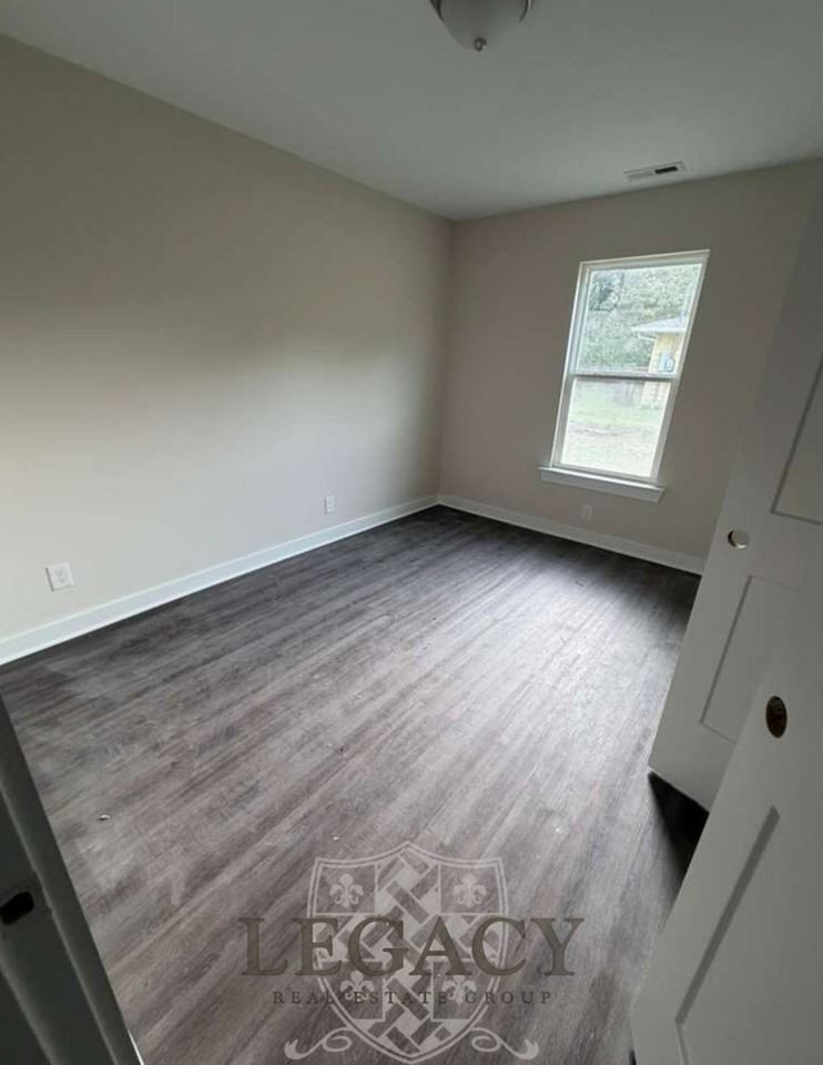 214 W Lokey Ave #1 - Photo 7 of 9