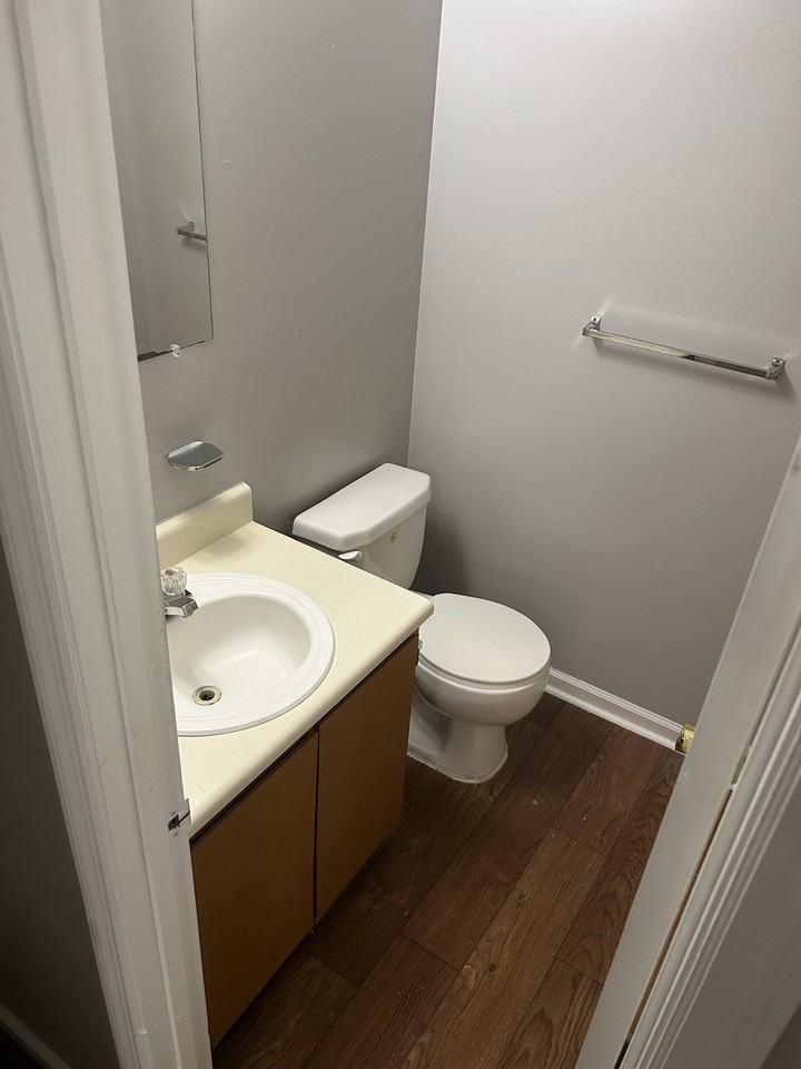 139 Angela Dr Apt B #139B - Photo 4 of 22