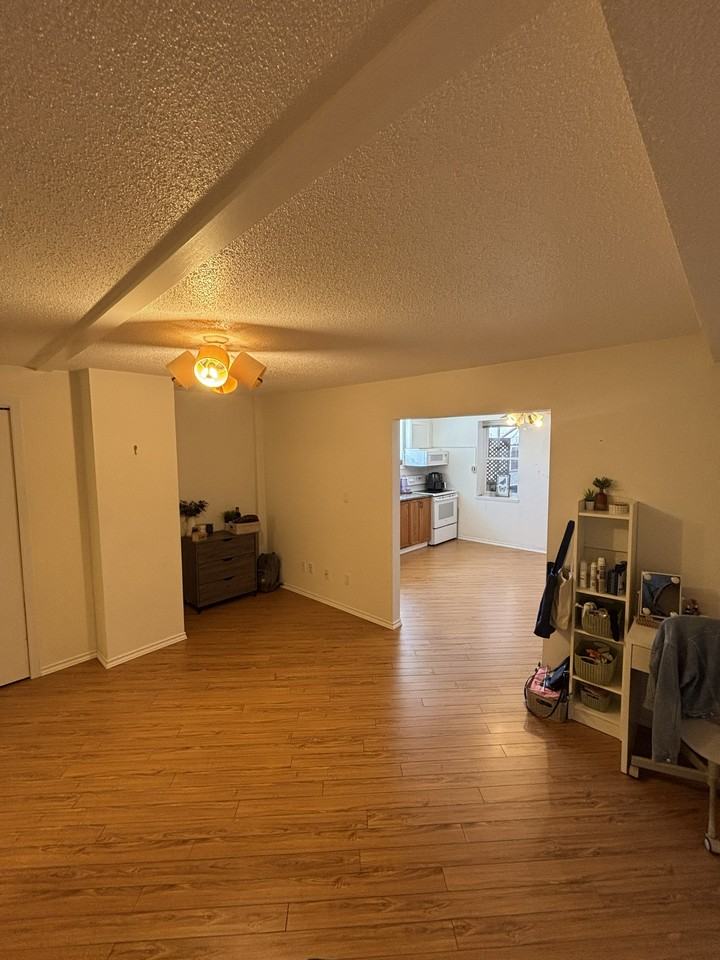 106 Christina St S #1 - Photo 6 of 8