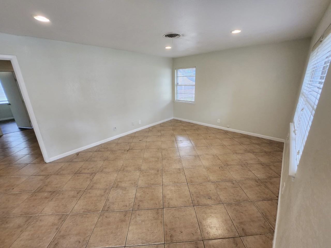 120 Glenhaven Dr #1 - Photo 4 of 22