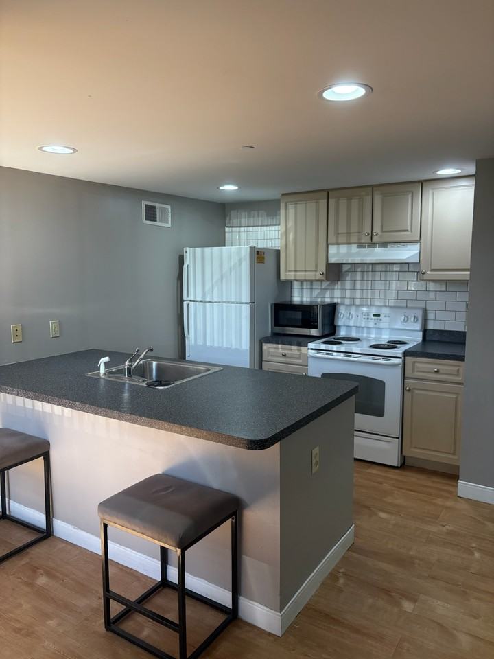 800 James AveUnit 4109 #4109 - Photo 5 of 42