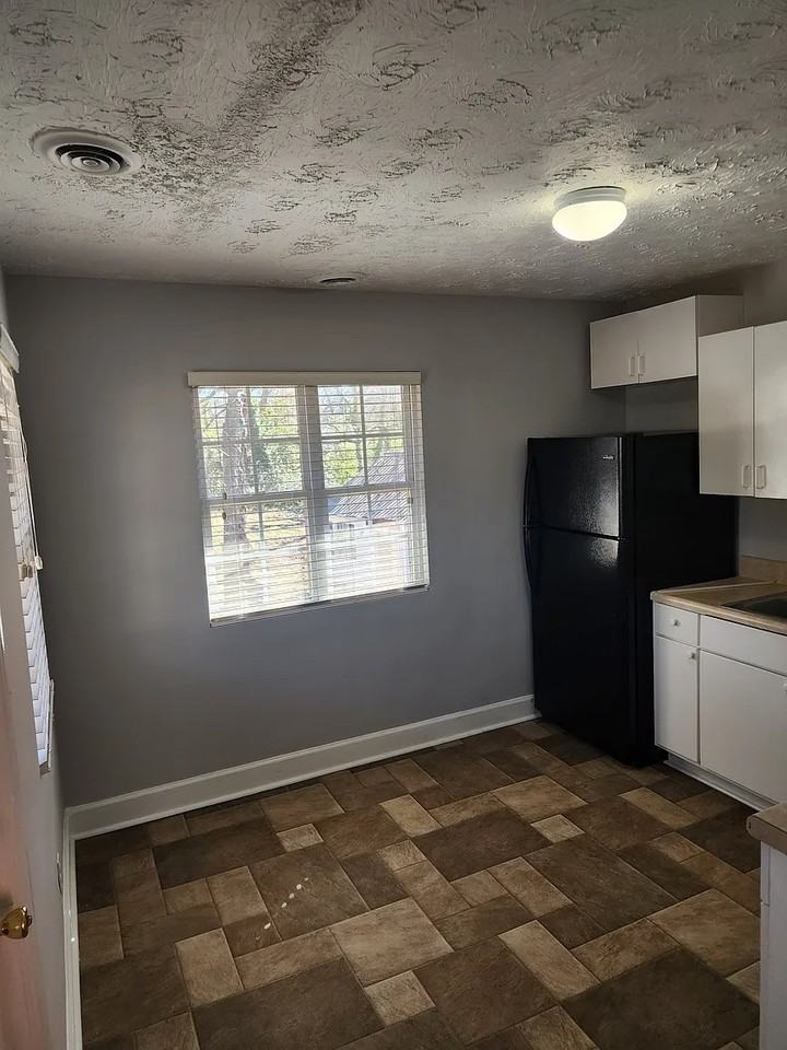 2956 8th St - Photo 4 of 12
