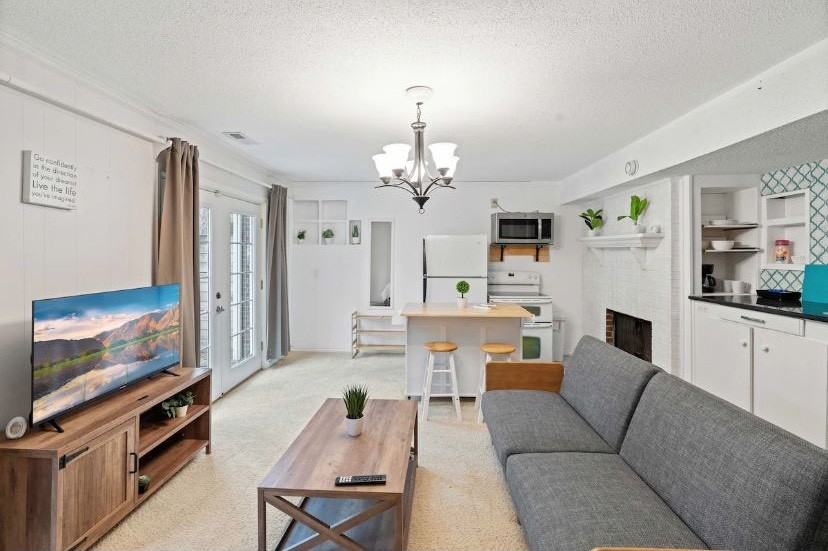 5985 Dixon Dr - Photo 4 of 11