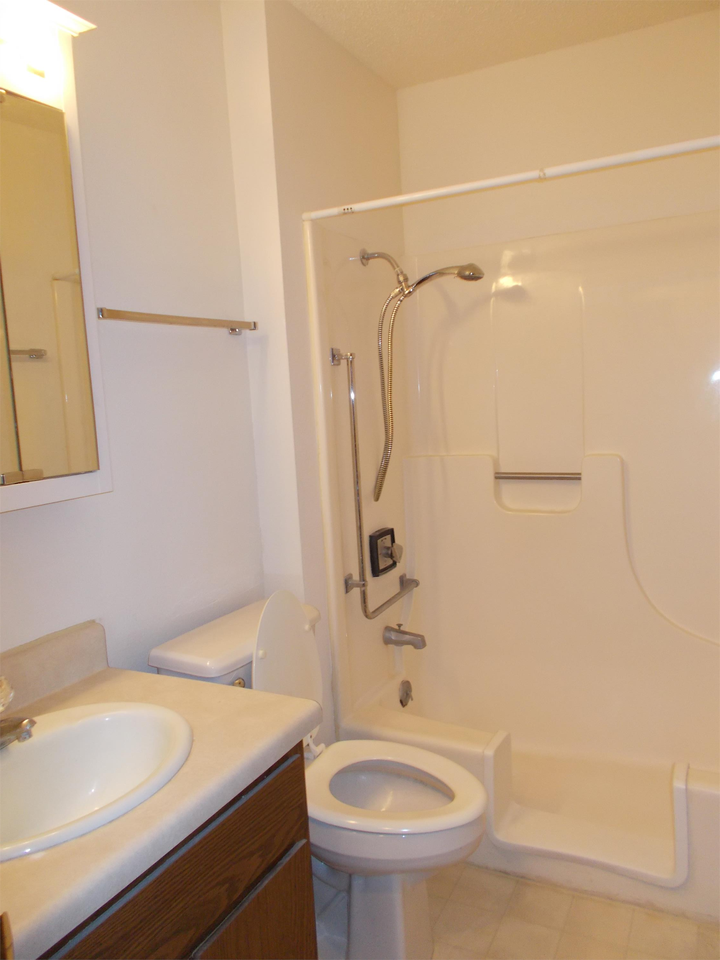 302 N Broadway St #5 - Photo 5 of 15