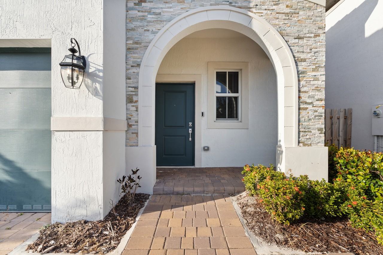 2405 Northwest 131st Circleclientes@realtymiamigroup.com #2405 - Photo 4 of 44