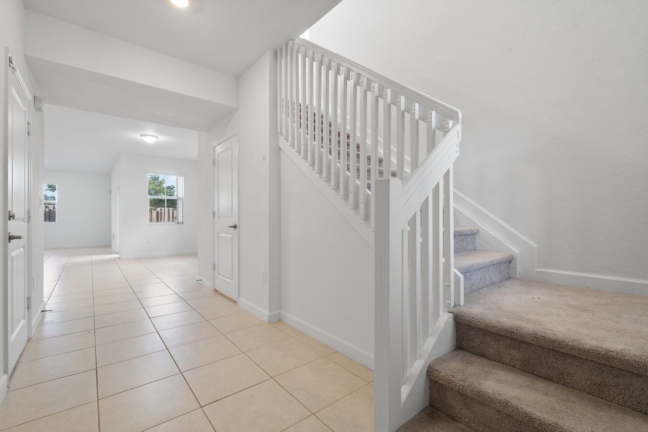 2405 Northwest 131st Circleclientes@realtymiamigroup.com #2405 - Photo 5 of 44
