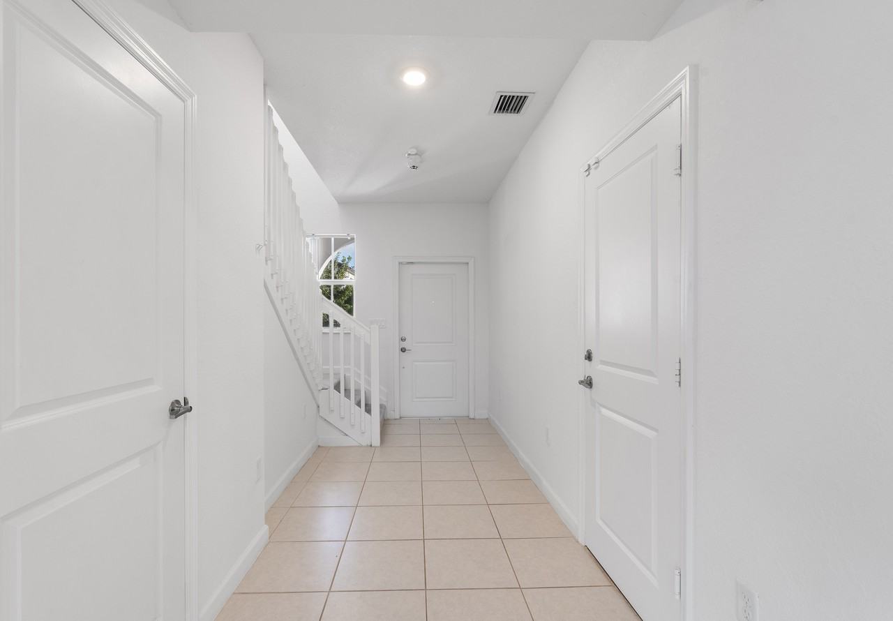 2405 Northwest 131st Circleclientes@realtymiamigroup.com #2405 - Photo 6 of 44