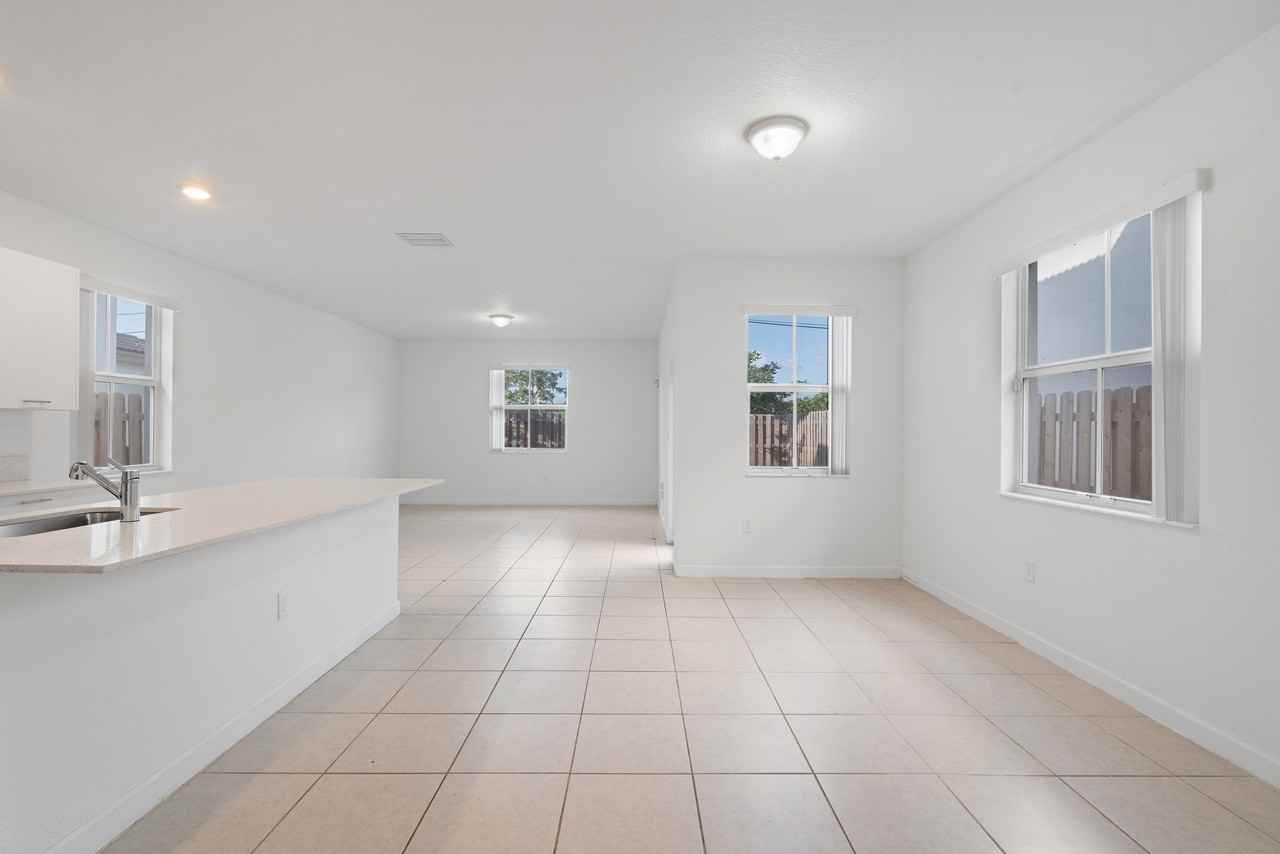 2405 Northwest 131st Circleclientes@realtymiamigroup.com #2405 - Photo 7 of 44