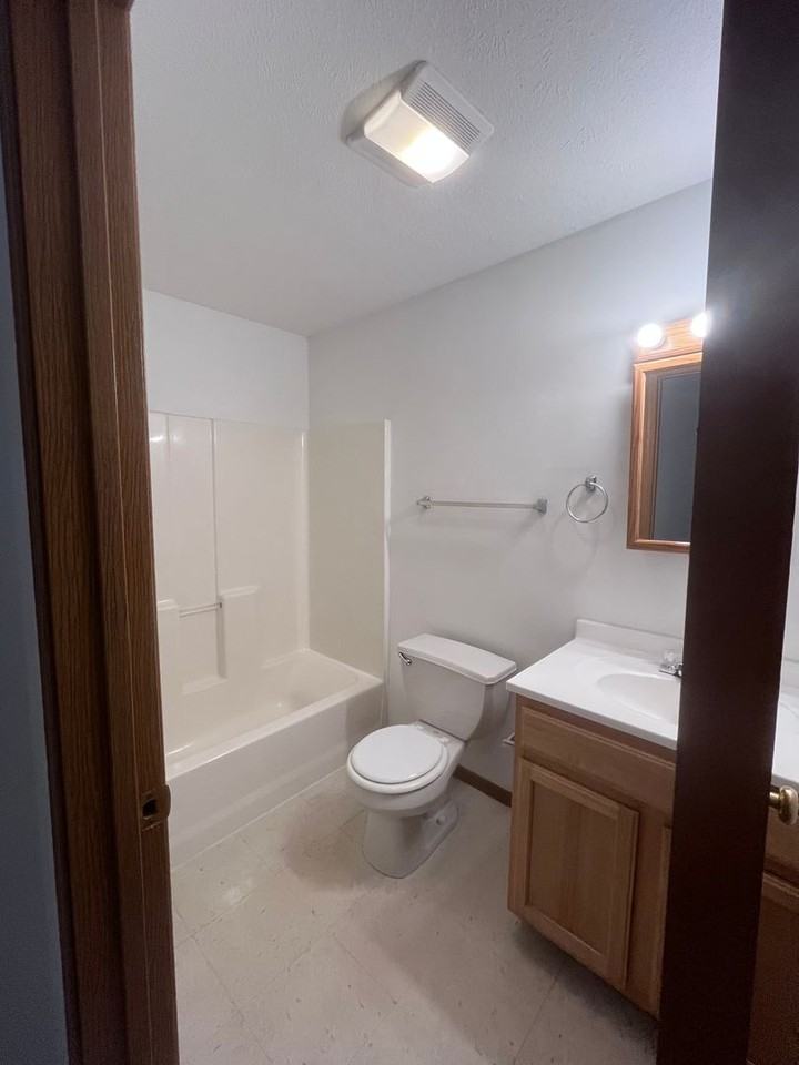 Cross Winds Apartments - Photo 6 of 13