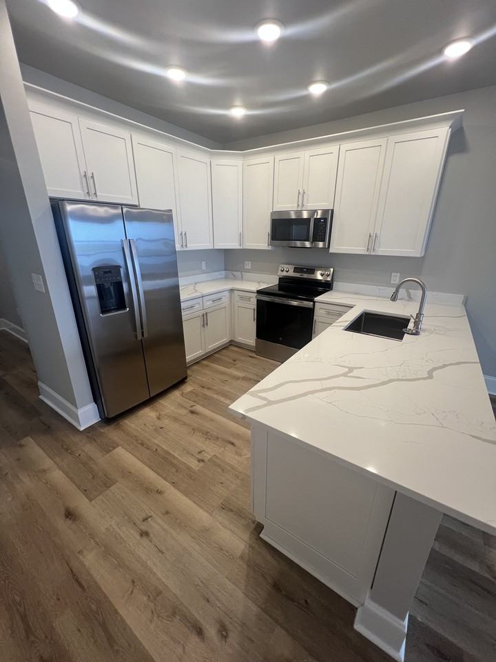3900 Lakeshore Blvd E #233