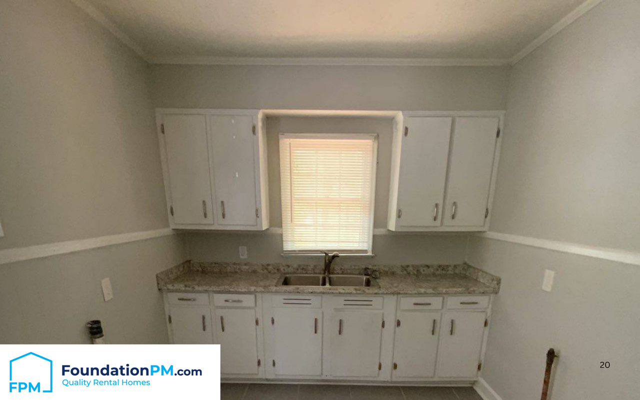 1684 Whitney Ave #1 - Photo 3 of 7
