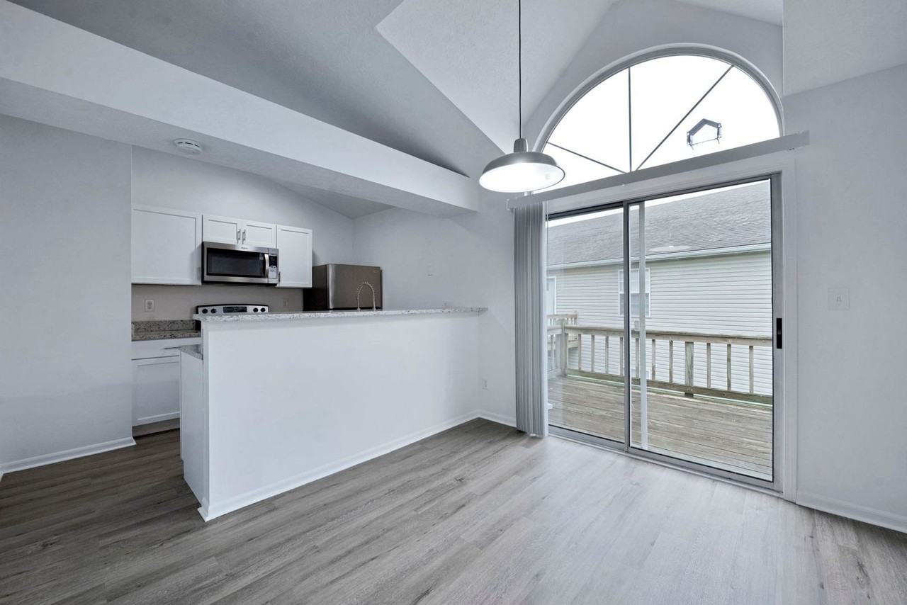 Stratford Commons - Photo 2 of 36