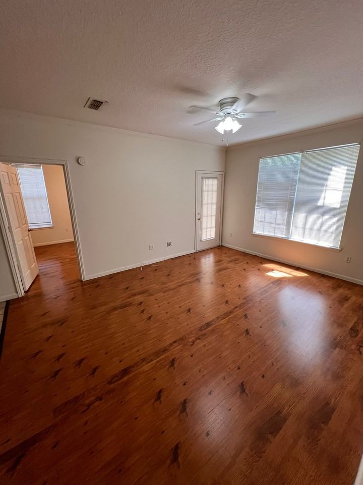 2049 Tizewell Cir #1102 - Photo 2 of 8
