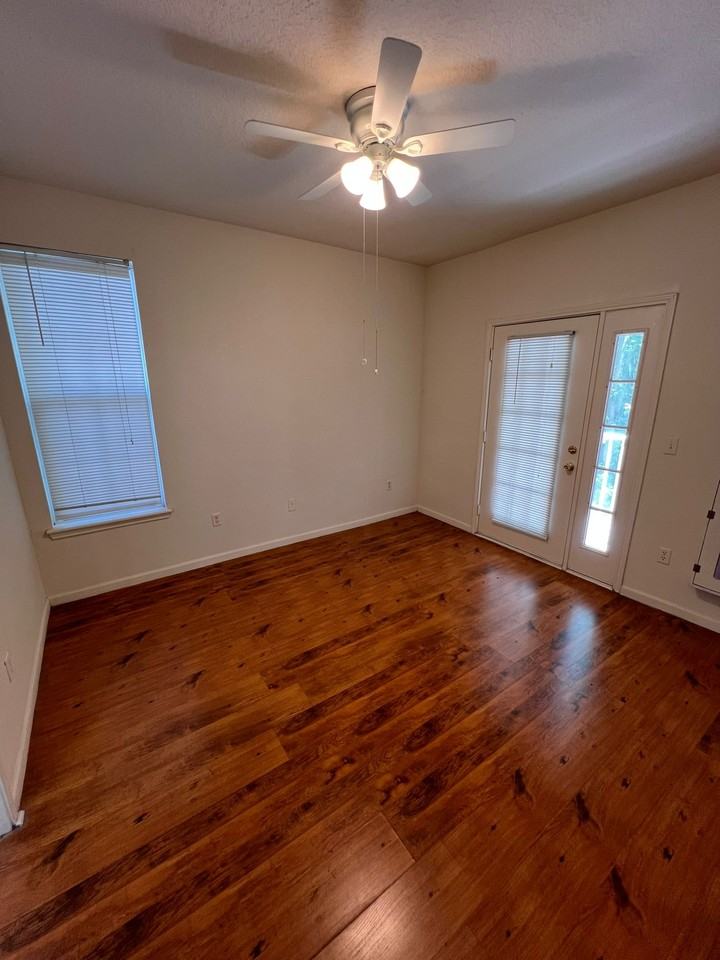 2049 Tizewell Cir #1102 - Photo 3 of 8