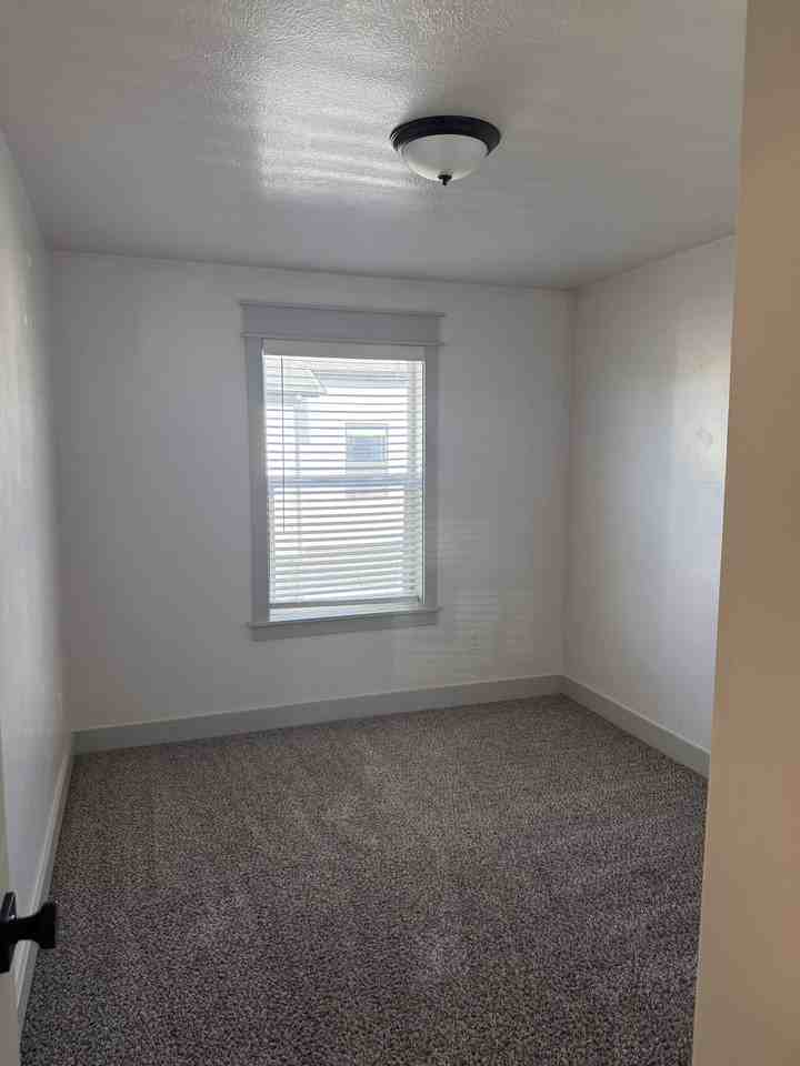 435 N 800 W - G - 105 #105 - Photo 5 of 16