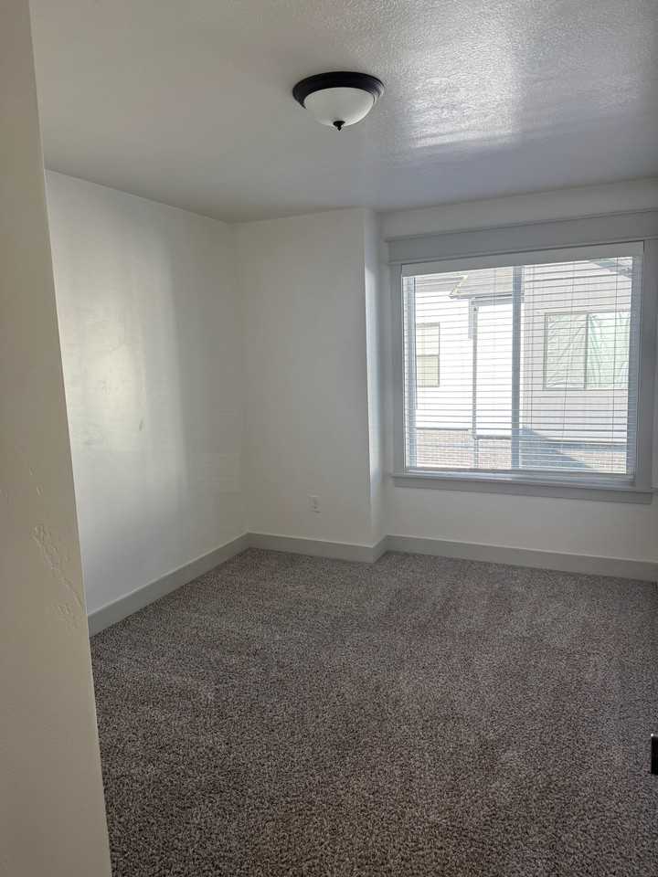 435 N 800 W - G - 105 #105 - Photo 6 of 16