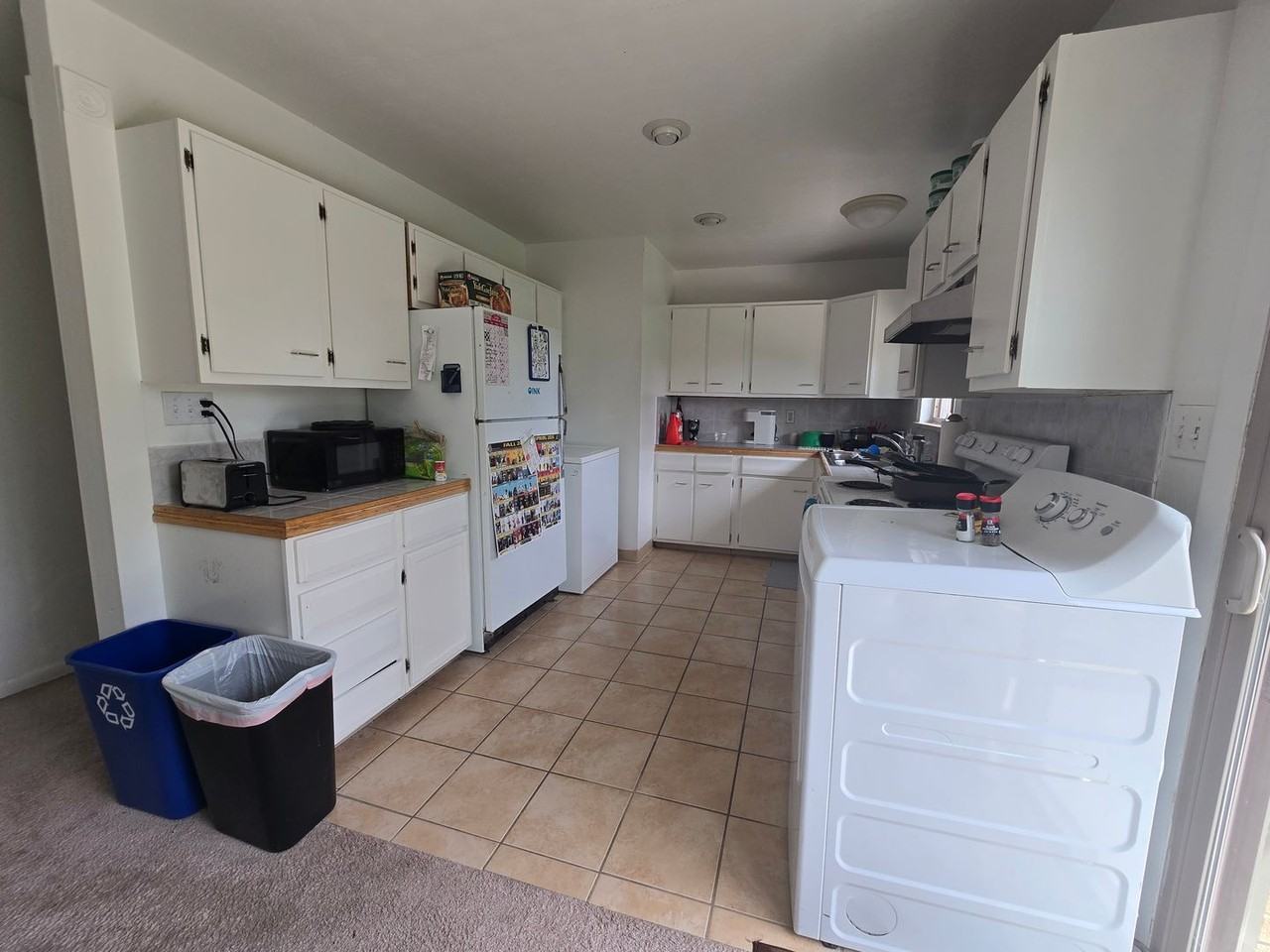 940 37th St - Photo 3 of 11