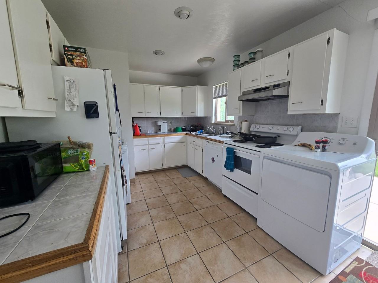 940 37th St - Photo 4 of 11