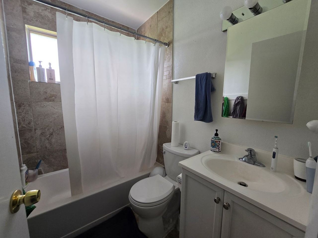 940 37th St - Photo 7 of 11