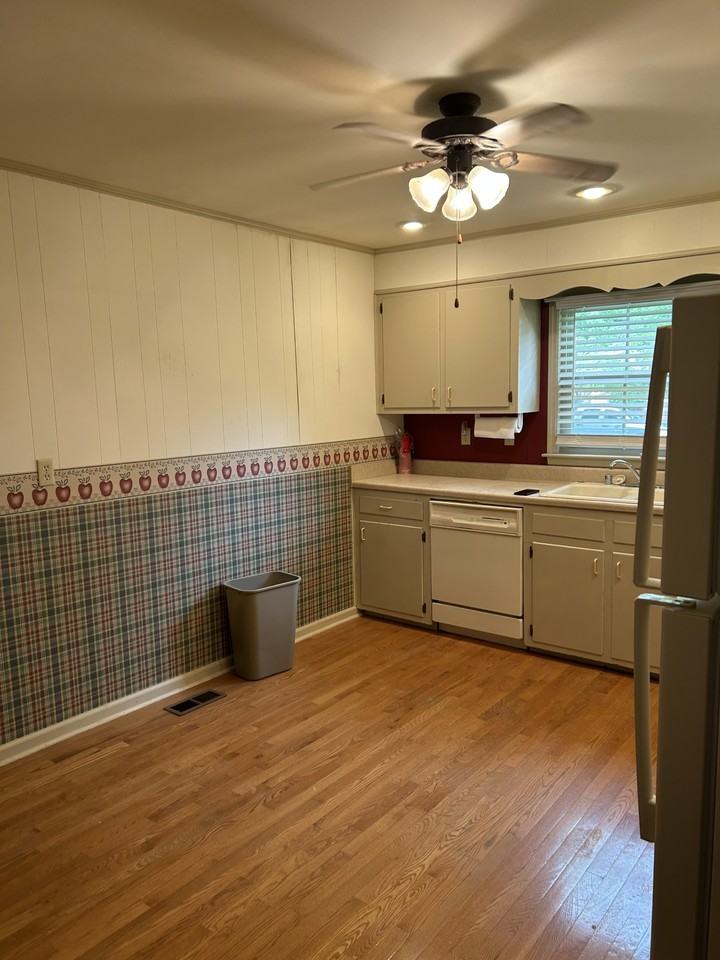 106 Sherwood Dr #1 - Photo 4 of 20
