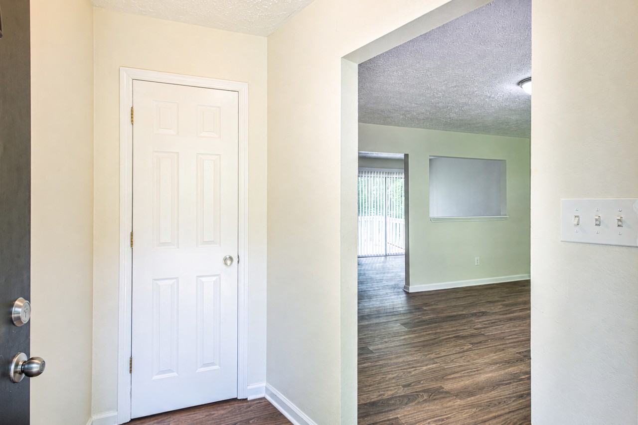 320 Beechwood Dr #1 - Photo 3 of 31