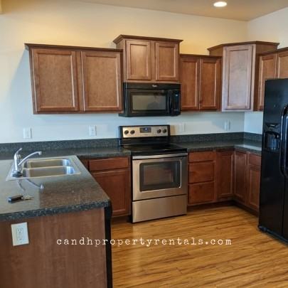 629 Presidents Pl #1 - Photo 3 of 16