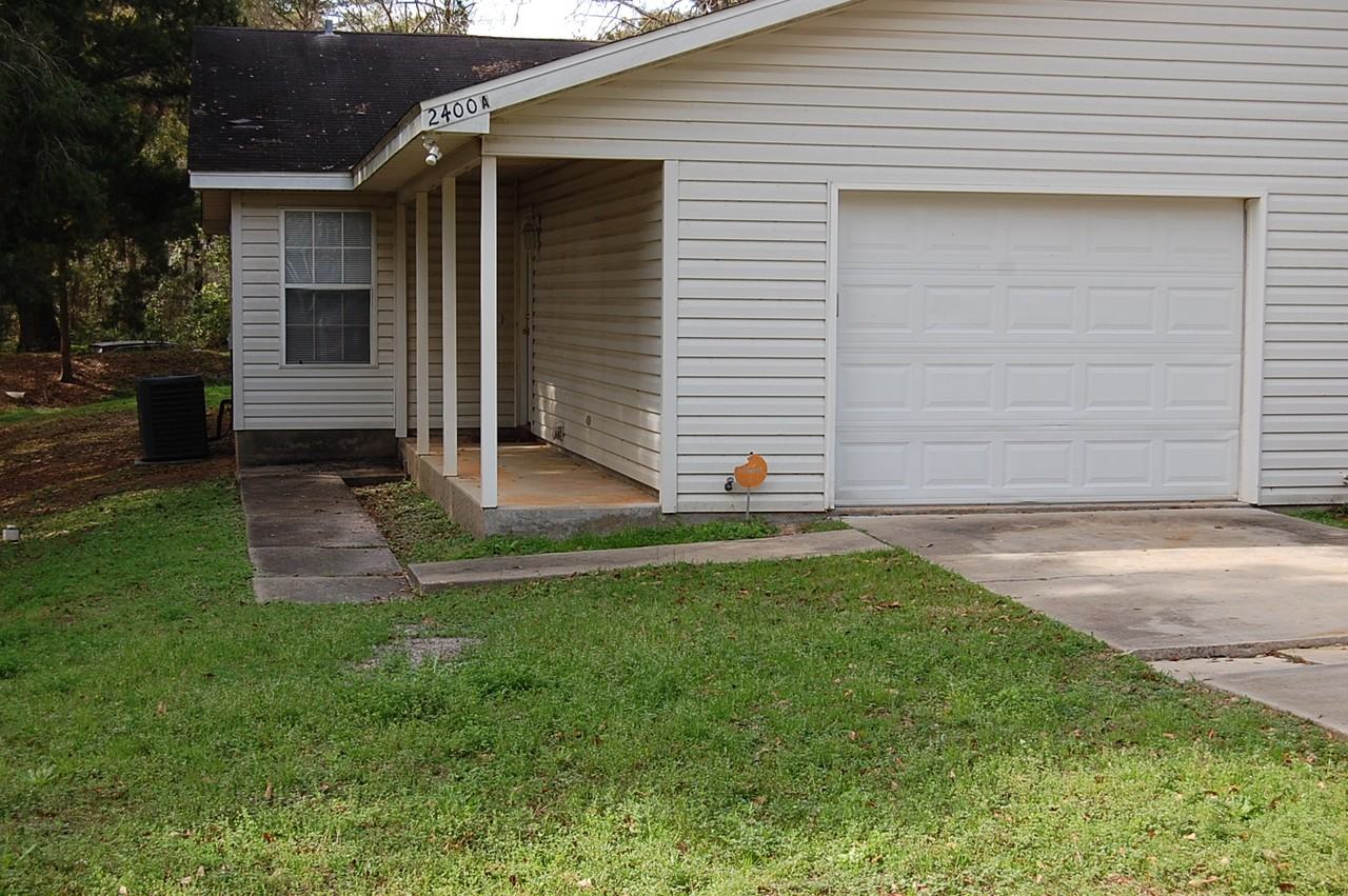 2400B Barcelona Ct #B - Photo 2 of 11