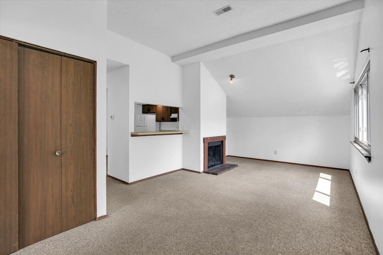 1617 Lyndhurst Dr #F - Photo 2 of 18