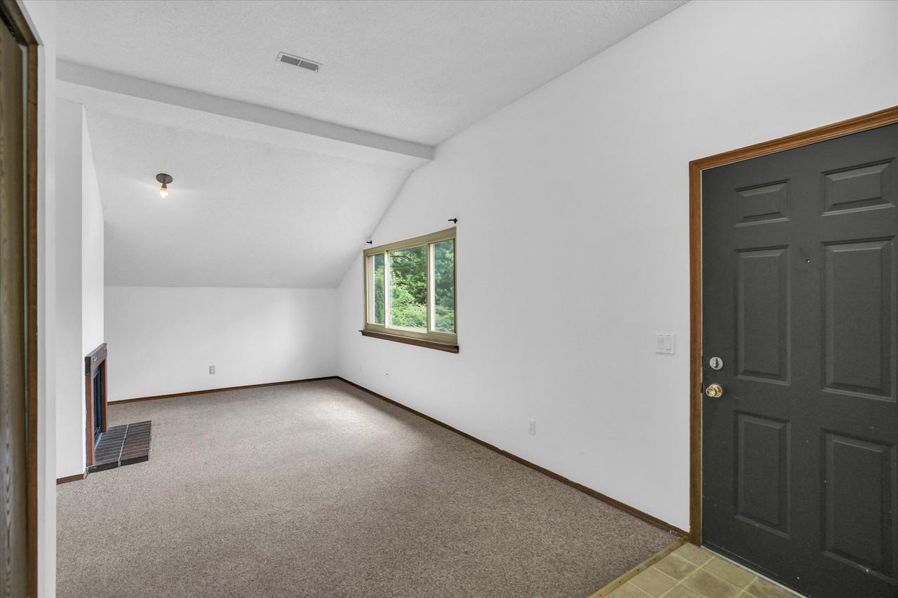 1617 Lyndhurst Dr #F - Photo 3 of 18