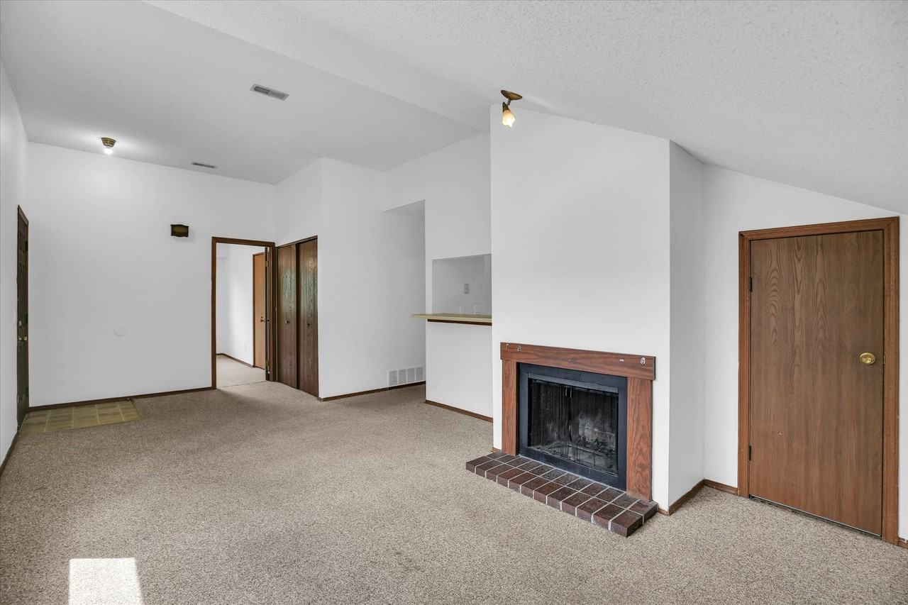 1617 Lyndhurst Dr #F - Photo 5 of 18
