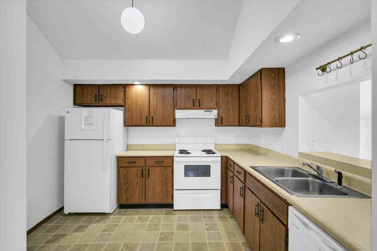 1617 Lyndhurst Dr #F - Photo 6 of 18