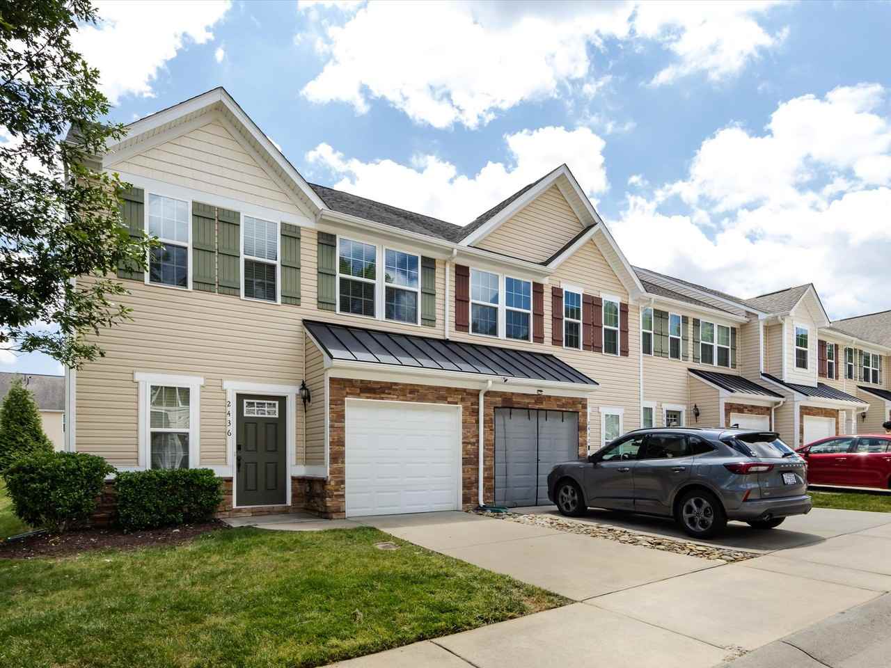 2436 Silverthorn Dr - Photo 2 of 44