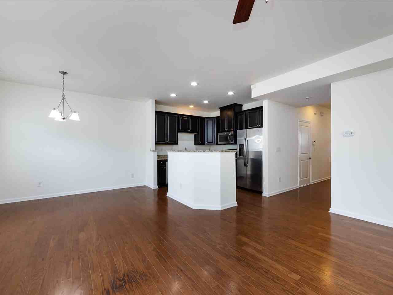 2436 Silverthorn Dr - Photo 6 of 44
