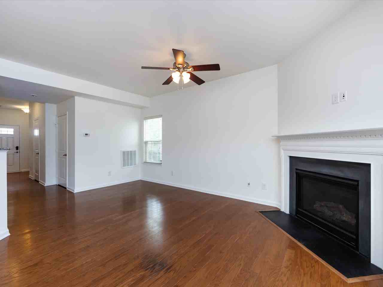 2436 Silverthorn Dr - Photo 7 of 44