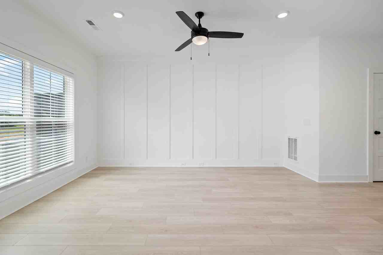 725 Hornbuckle Rd #F1 - Photo 4 of 12