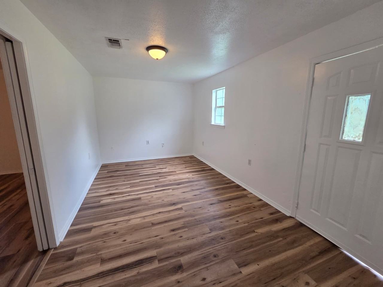 5019 East St #1 - Photo 2 of 9
