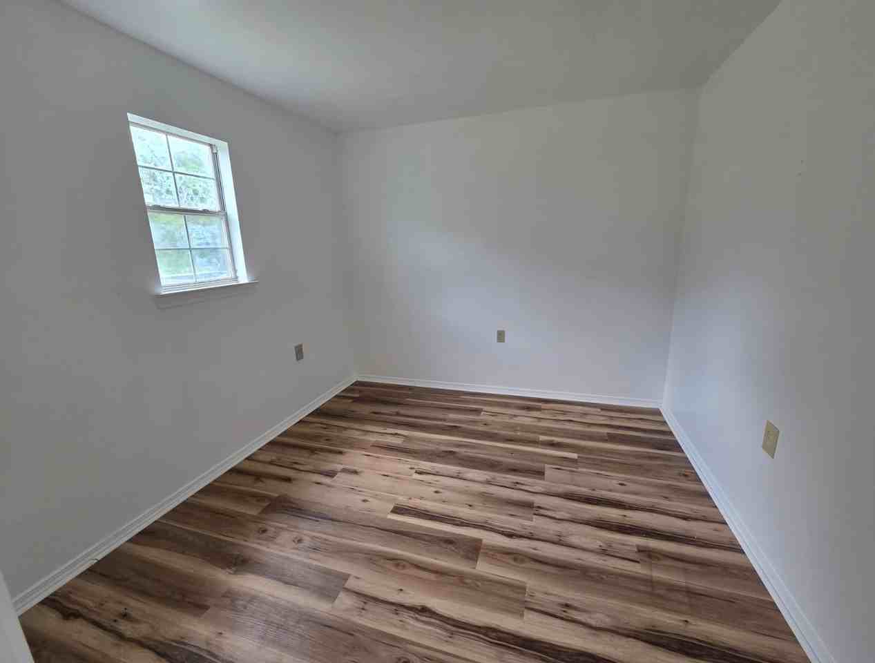 5019 East St #1 - Photo 3 of 9