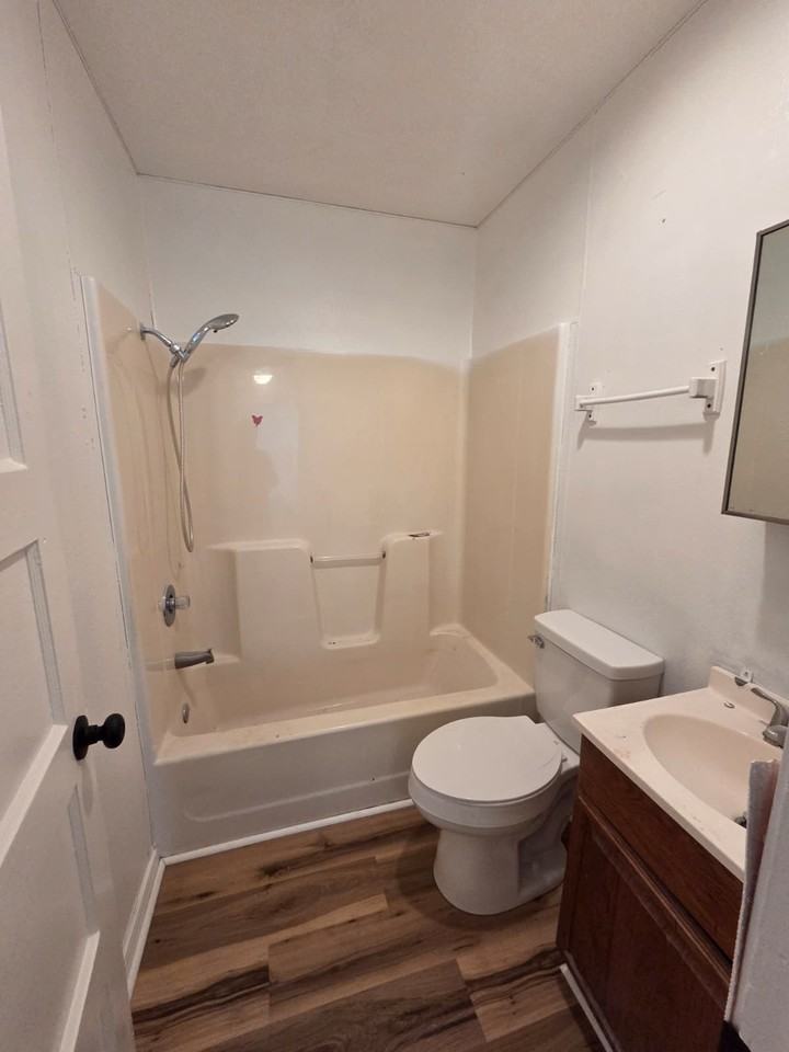 5019 East St #1 - Photo 4 of 9