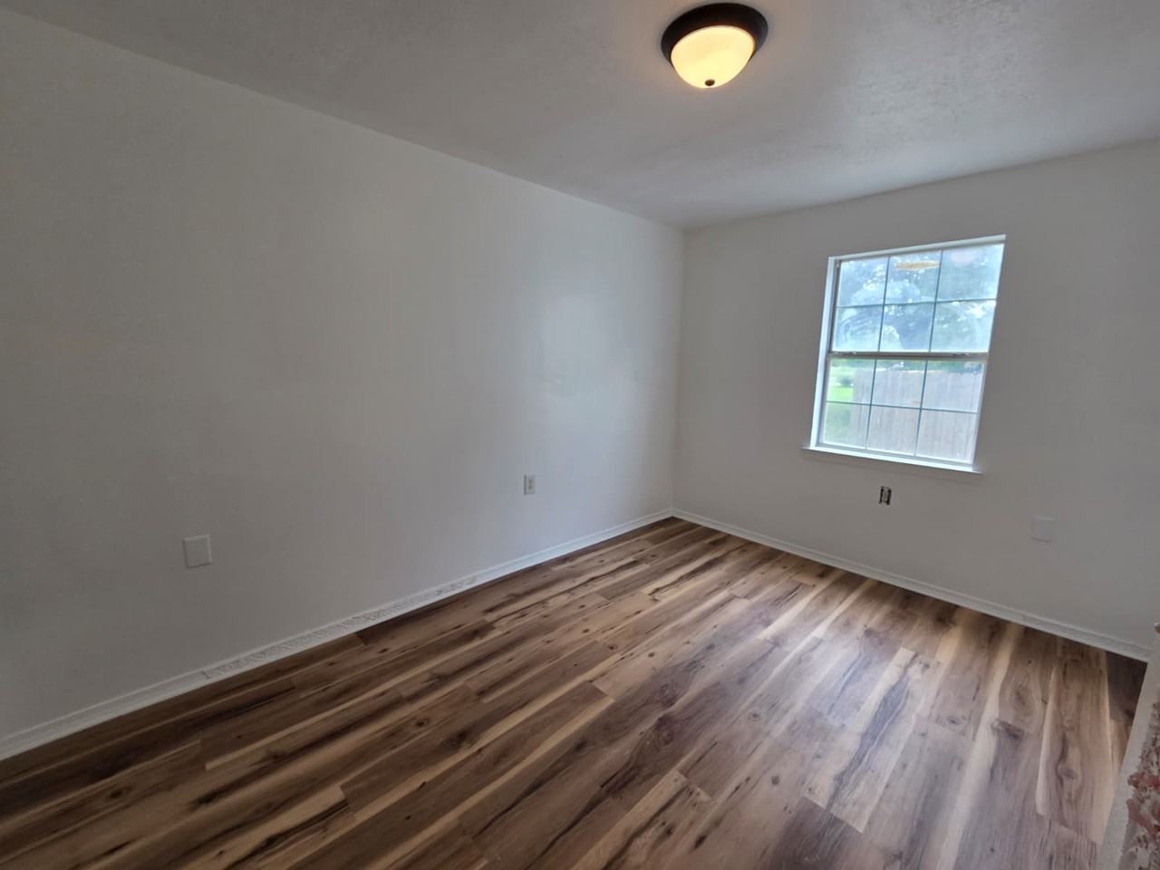 5019 East St #1 - Photo 6 of 9
