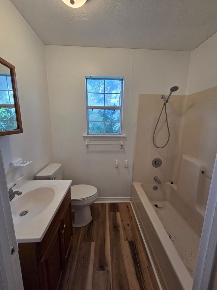 5019 East St #1 - Photo 7 of 9