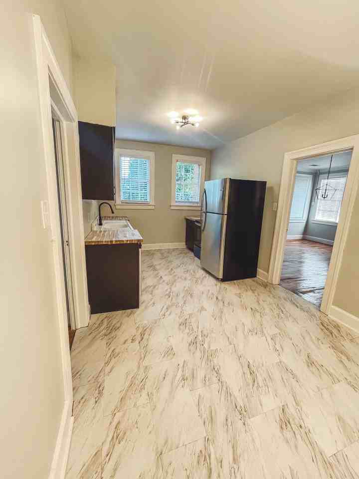 1219 Eberhart Ave #2 - Photo 4 of 19