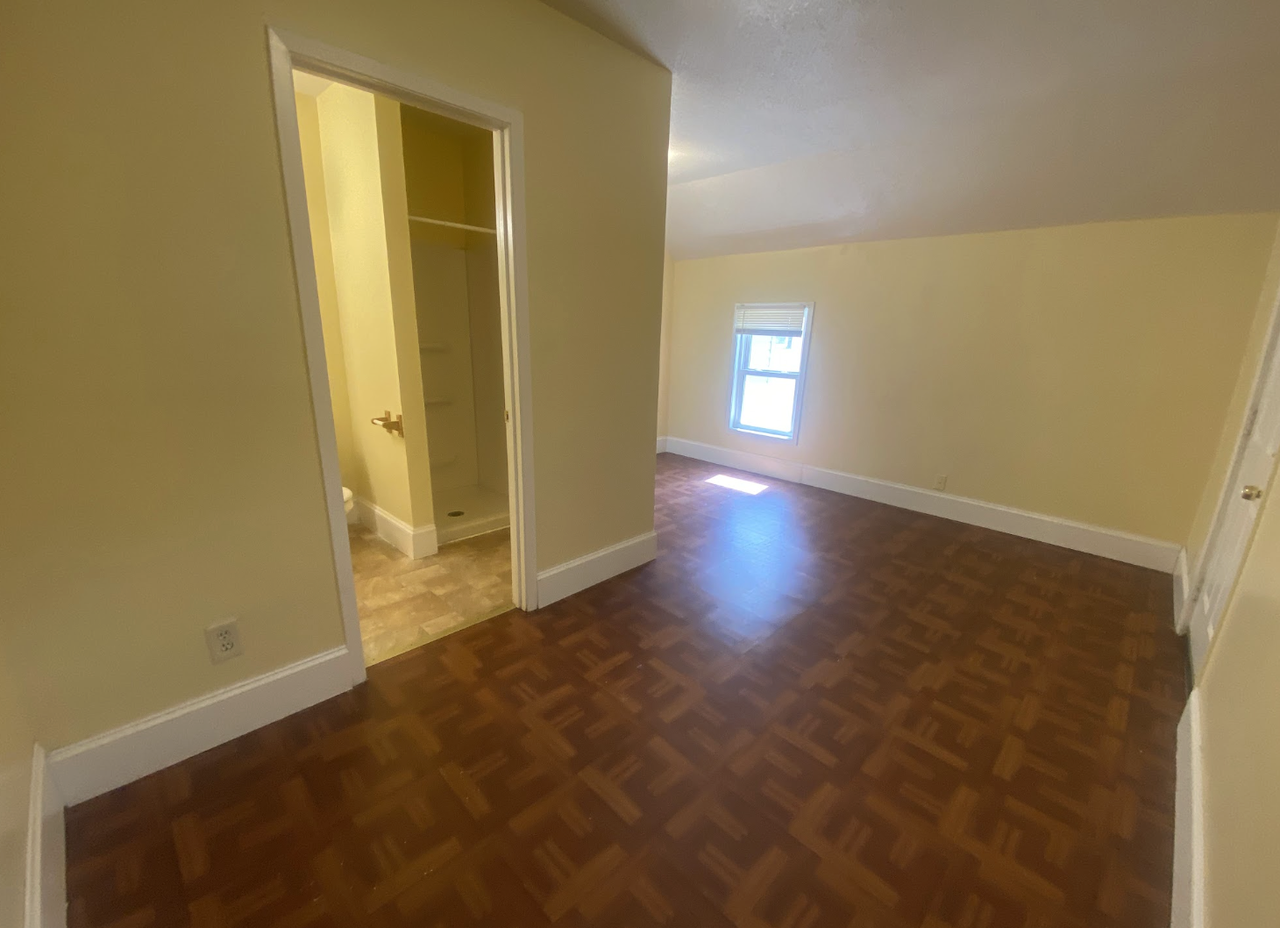 2117 Ilion Ave N #0 - Photo 5 of 15